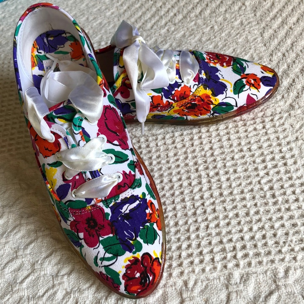 Cherokee canvas sneakers size 8